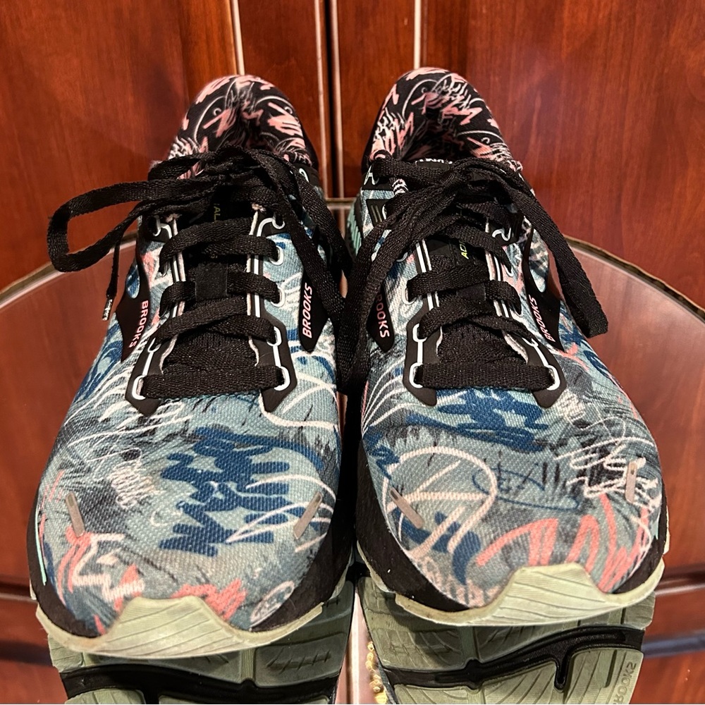 Brooks Adrenaline GTS 22 Graffiti Patterned Running Sneakers